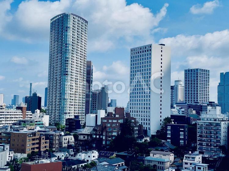 都市の住宅街 タワーマンション,街並み,風景の写真素材