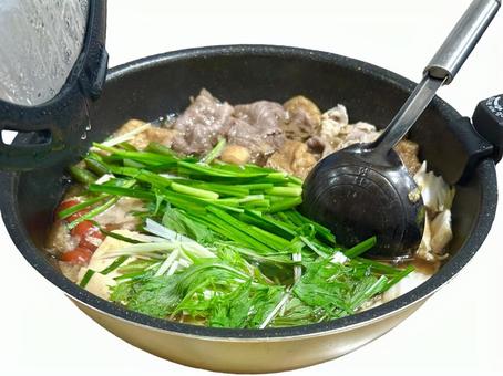 すきやき すきやき,鍋,にらの写真素材