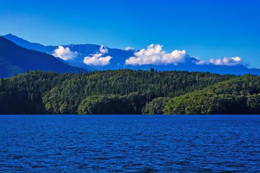 爽やかな信州の風景、青木湖と白馬連峰 爽やかな信州の風景、青木湖と白馬連峰の写真