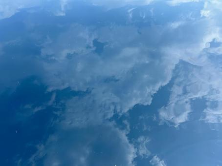 湖面に映る雲 夏 支笏湖ブルー 1 湖面に映る雲 夏 支笏湖ブルー 1の写真