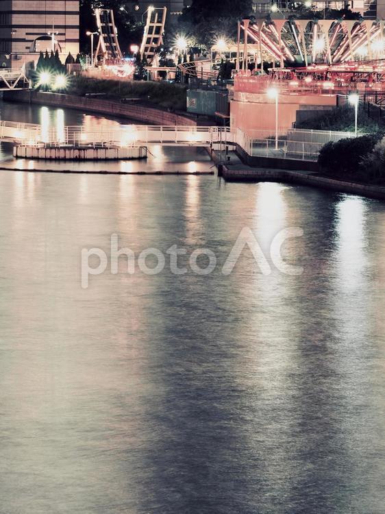 夜の海が見える風景 夜景,都会,横浜の写真素材