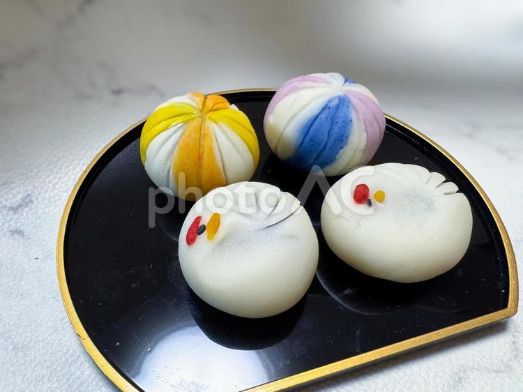 手作り和菓子（手毬・鶴） 和菓子,あんこ,めでたいの写真素材