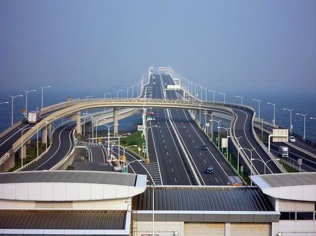 海ほたるから望む東京湾アクアライン 海ほたるから望む東京湾アクアラインの写真