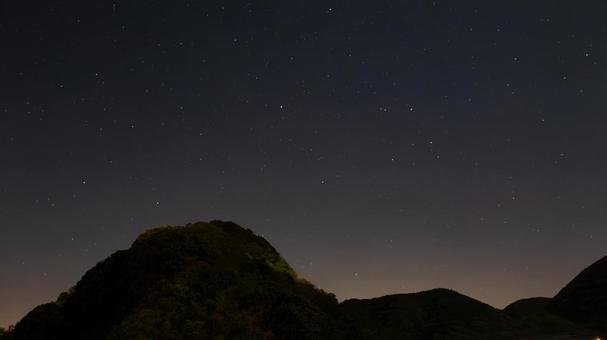 山が奏でる星の旋律 山が奏でる星の旋律 山,星空,夜の写真素材