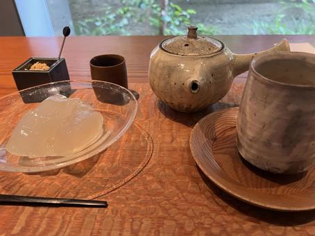 Warabimochi and green tea, JPG Warabimochi and green tea, JPG