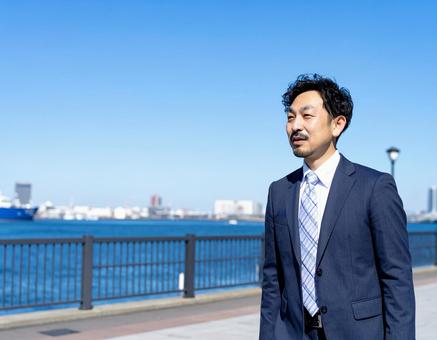 爽やかな印象のビジネスマン男性 爽やかな印象のビジネスマン男性の写真
