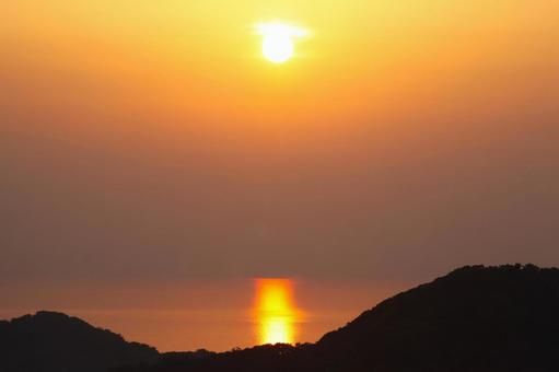 海を照らす陽光 01 201105 海を照らす陽光 01 201105の写真