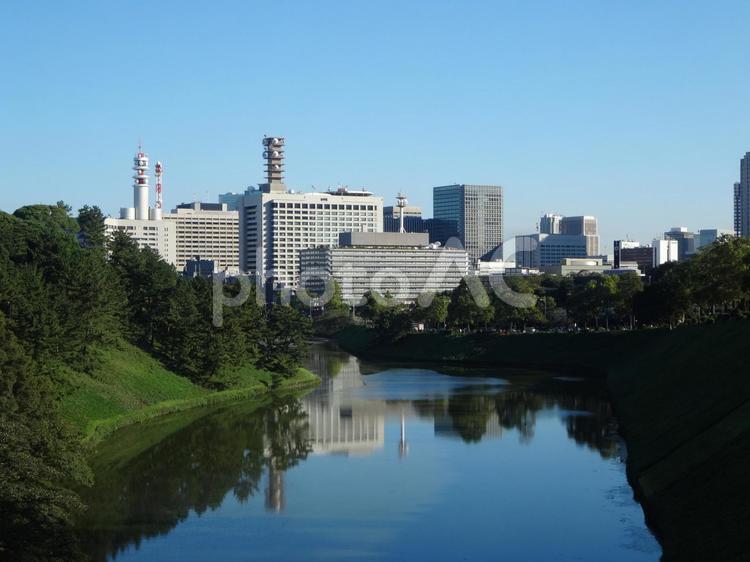 半蔵門付近から　霞が関省庁 霞が関,桜田濠,濠の写真素材
