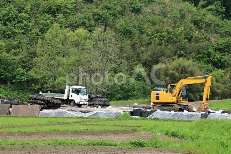 重機のある風景　パワーショベル２ ショベルカー,川,風景の写真素材