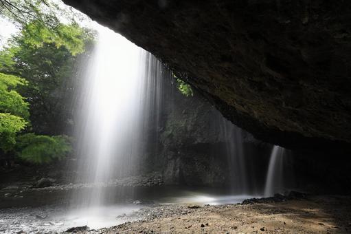 月待ちの滝(くぐり滝) 月待ちの滝(くぐり滝) 裏側,マイナスイオン,勢いの写真素材