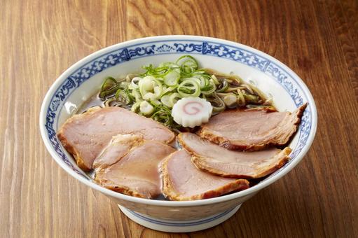 濃厚しょうゆラーメン 濃厚しょうゆラーメンの写真