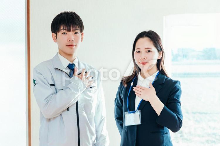 作業服とスーツの男女 作業服,作業着,働く男女の写真素材