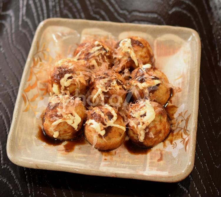 皿に載せたたこ焼き たこ焼き,タコ焼き,蛸の写真素材
