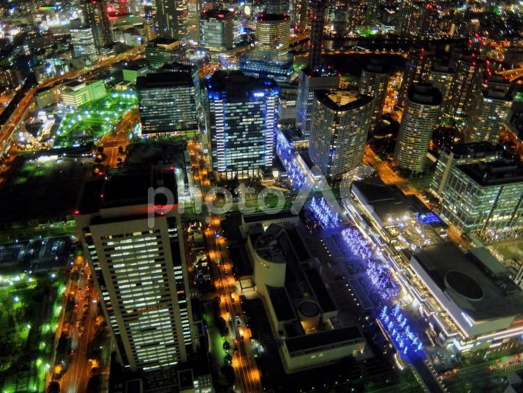 横浜みなとみらいの夜景プラス2 横浜,みなとみらい,夜景の写真素材