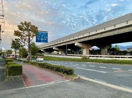 東大阪市若江を通る近畿自動車道 近畿自動車道,近畿道,高速道路の写真素材