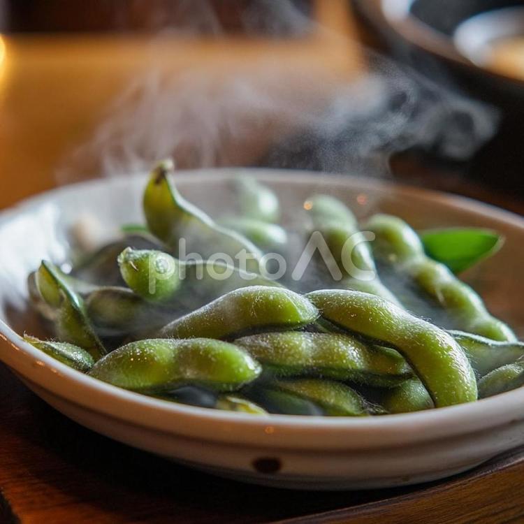 湯気が立ちのぼる茹でたての枝豆 枝豆,湯気,熱々の写真素材