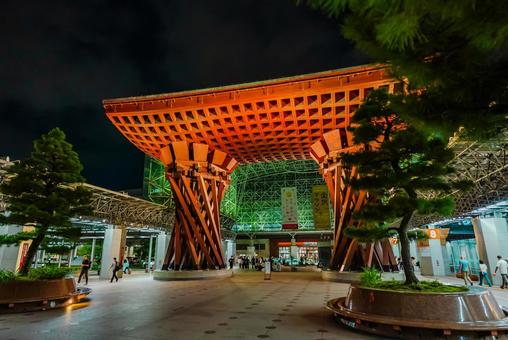 【石川】夜の金沢駅 【石川】夜の金沢駅 石川,金沢,街並みの写真素材