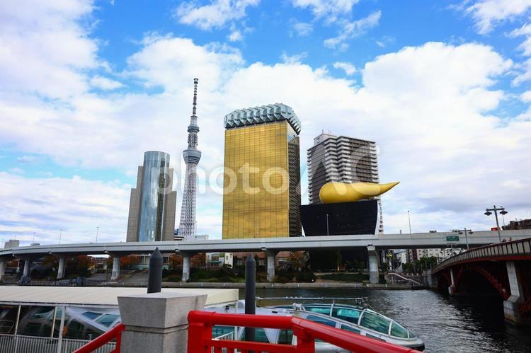 隅田川水上バス乗り場から見た風景 隅田川水上バス,東京スカイツリー,ビル群の写真素材