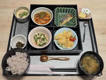野菜たっぷりのカフェランチ 和定食,カフェ,ランチの写真素材