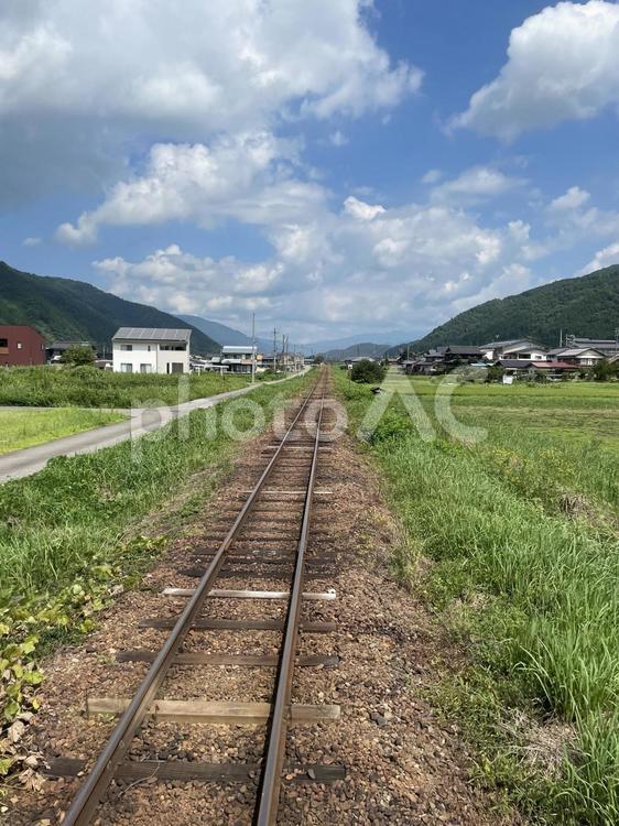 真っ直ぐ続く単線路 鉄道,線路,単線の写真素材