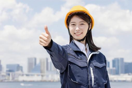 都会で働く作業員 都会で働く作業員 作業員,作業,女性の写真素材