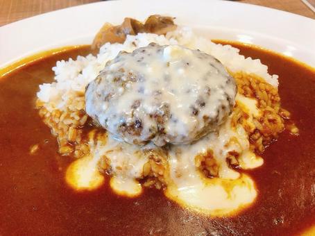 東京、チーズハンバーグカレー 東京、チーズハンバーグカレーの写真