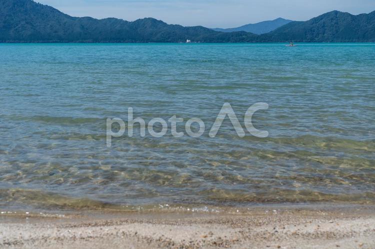 初秋の田沢湖の岸からの風景３ 田沢湖,初秋,湖の写真素材