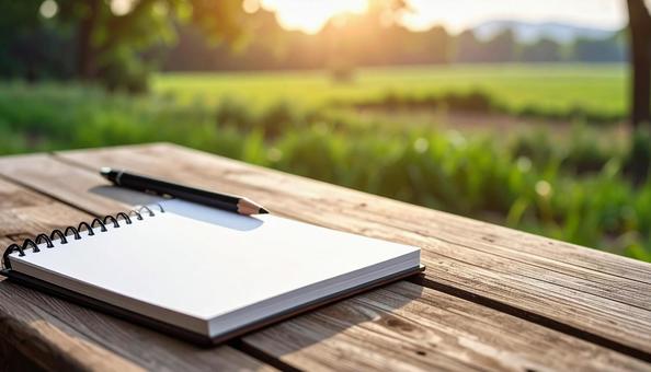 メモ帳と鉛筆の写真