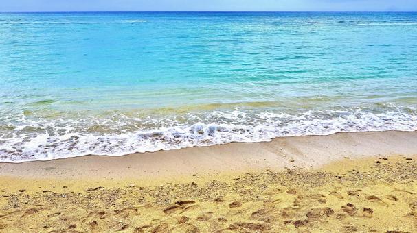 Toumai Beach on Tsuken Island in Uruma City, Okinawa Prefecture, JPG