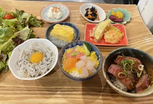 彩りご飯 彩りご飯 おぼん,プレート,食事の写真素材