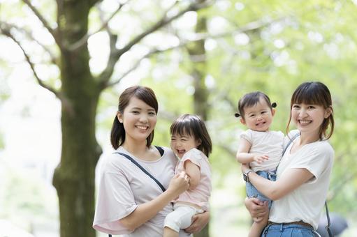 ママ友 母親 育児 ママ友 母親 育児 ママ友,公園,女性の写真素材
