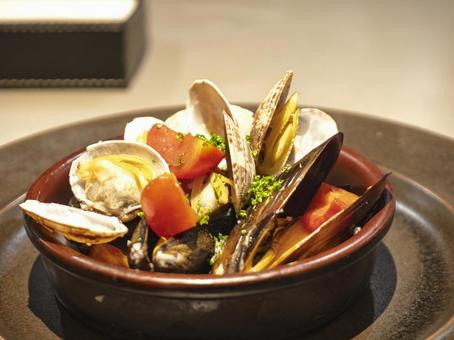 Photo, mussels, clams, steamed white wine, 