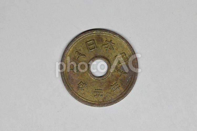 5円玉　表 硬貨,お金,金の写真素材