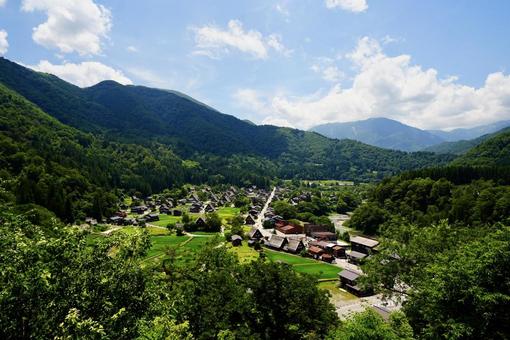 時を越えて佇む、白川郷の原風景 時を越えて佇む、白川郷の原風景 白川郷,合掌造り,展望台の写真素材