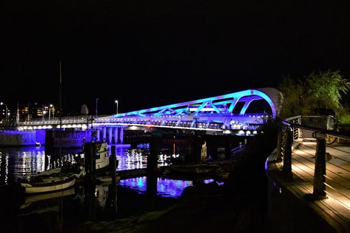 電飾を施された跳ね橋の写真 ビクトリア ブリティッシュコロンビア州 カナダ 電飾を施された跳ね橋の写真 ビクトリア ブリティッシュコロンビア州 カナダの写真