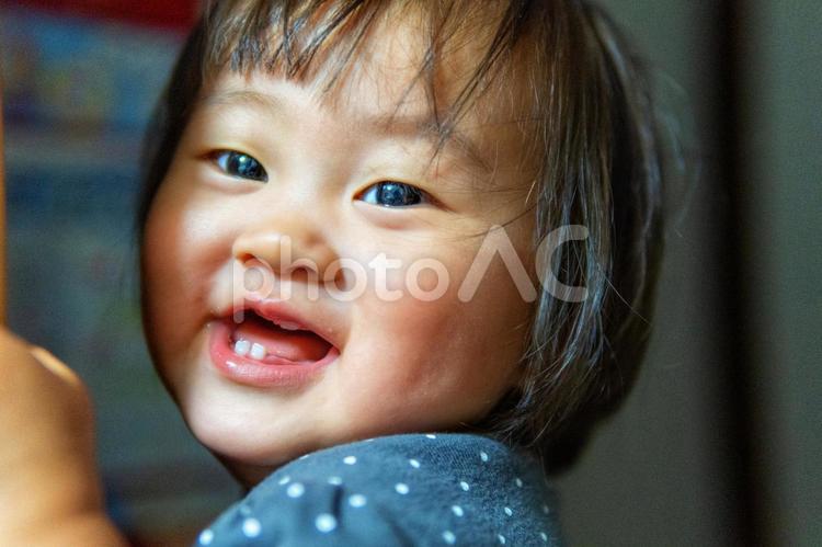笑顔の子供　フリー素材無料素材写真イメージ 笑顔,子供,笑うの写真素材