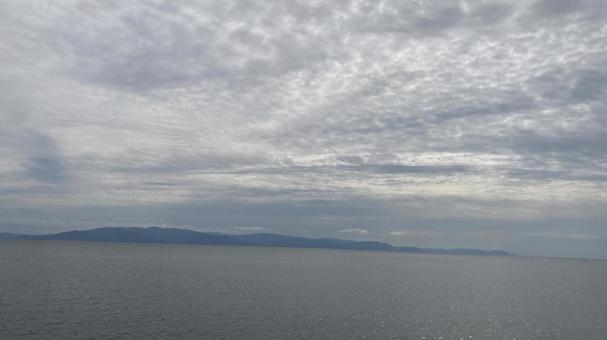 駿河湾と伊豆半島 駿河湾と伊豆半島 空,海,雲の写真素材