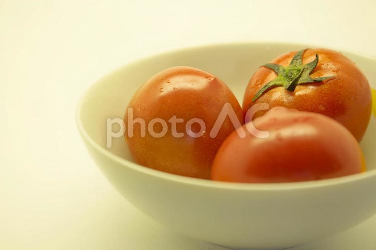 トマトは本当に美味いよね！ トマト,野菜,赤の写真素材