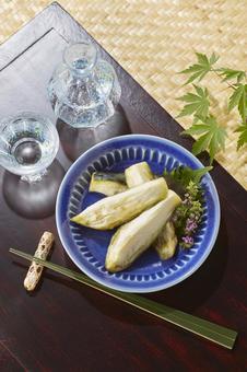 水ナスのぬか漬けと日本酒 水ナスのぬか漬けと日本酒 水茄子,ぬか漬け,漬物の写真素材