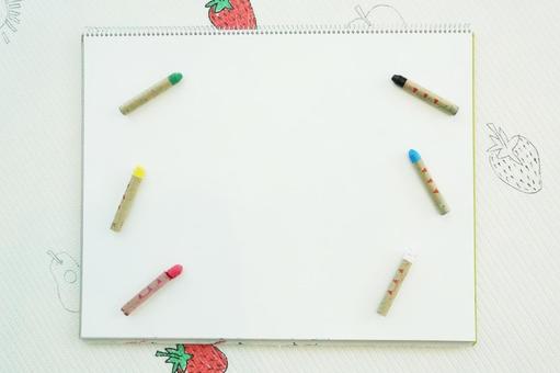 赤ちゃん用のクレヨンと画用紙-2 赤ちゃん用のクレヨンと画用紙-2 クレヨン,色,お絵描きの写真素材
