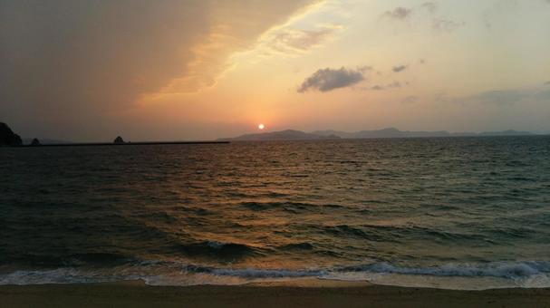 海の夕暮れ時 夕,夕暮れ,夕焼けの写真素材