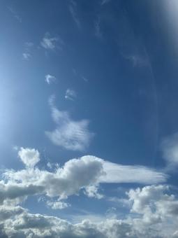 秋の空に流れる雲と青空 秋の空に流れる雲と青空 青空,雲,秋空の写真素材
