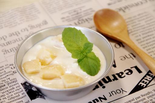 豆乳ヨーグルトとフルーツ 豆乳,フルーツ,ヨーグルトの写真素材