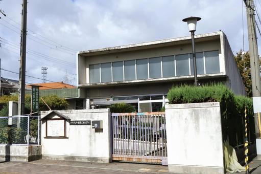 市立八戸ノ里老人センター（東大阪市）外観 市立八戸ノ里老人センター,八戸ノ里老人センター,東大阪市の写真素材