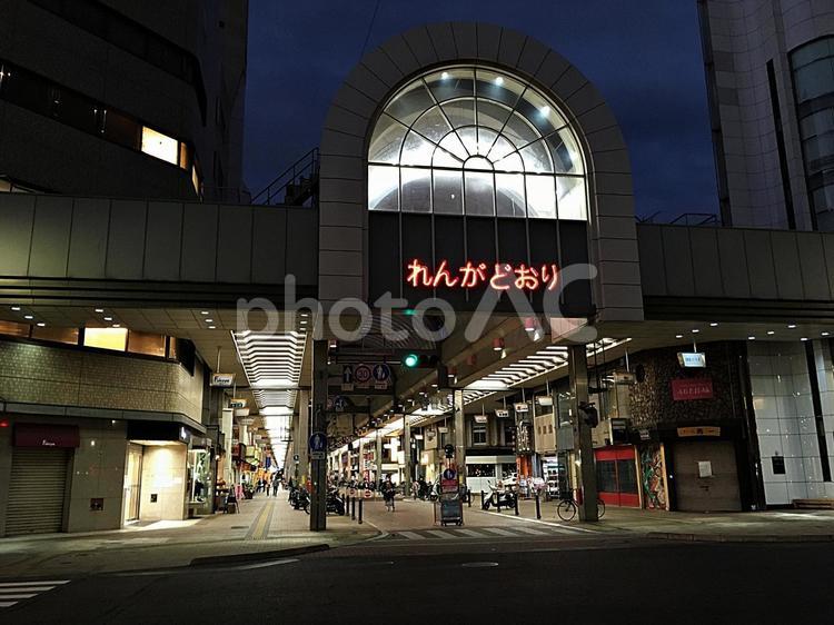 夜の商店街　れんがどおり 呉,れんがどおり,港町の写真素材