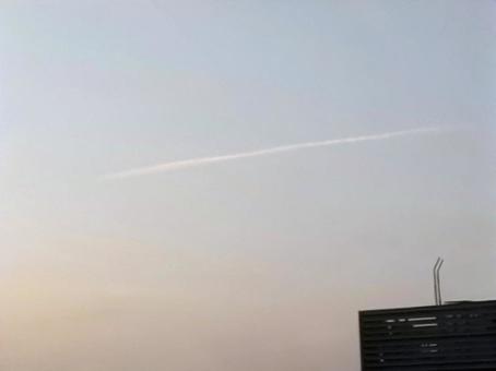 流れ星のような飛行機雲 流れ星のような飛行機雲の写真