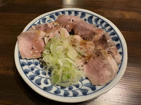 タン刺し-つまみ タン,刺身,つまみの写真素材