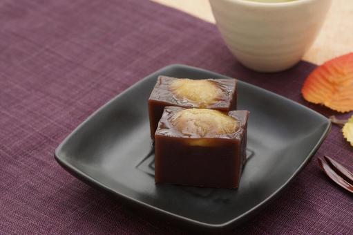 秋の和菓子 栗羊羹 秋の和菓子 栗羊羹の写真