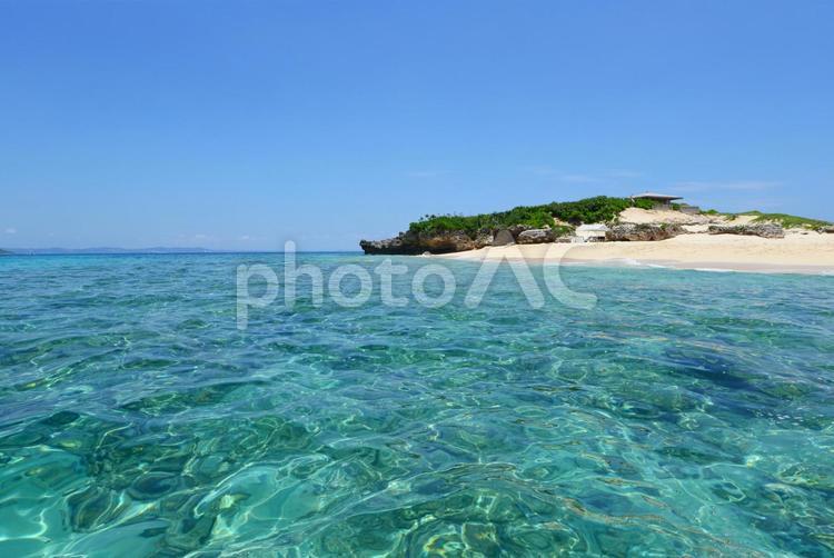沖縄の青い海と空 沖縄,海,ビーチの写真素材