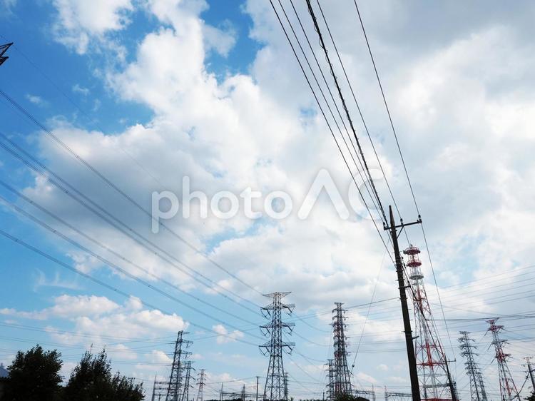 鉄塔がある風景 鉄塔,送電線,電線の写真素材